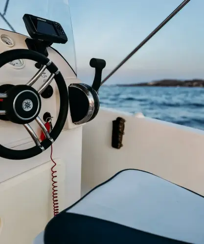 Apollo Boat steering wheel and gears